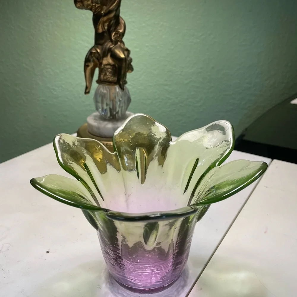 VINTAGE VASE - Mid-Century 6 Petal Green‎ & Purple Glass Handkerchief Swung Vase
